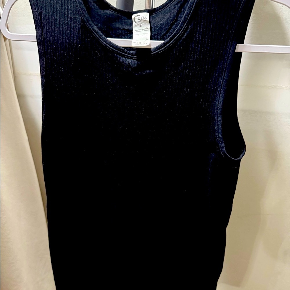 Ziya Women's Black Ribbed Tank Top